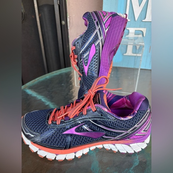 🧡Brooks Women's Purple and Pink Athletic Shoes🧡 - Picture 3 of 12